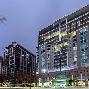 Oaks Embassy Aparthotel Adelaide